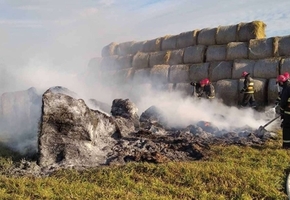 В Лиде пожарные тушили поле с соломой рядом с ул. Гастелло