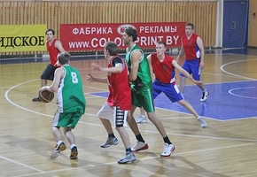 Новые встречи команд на турнире по баскетболу