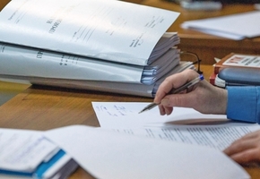 В Вороновском районе 17-летний местный житель украл у знакомого 23000€ и купил себе 8 авто, один из которых сжёг