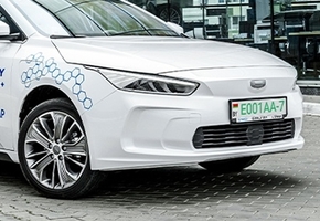 «В перспективе они получат какие-то привилегии в дорожном движении». Владельцы электротранспорта получают зелёные номера