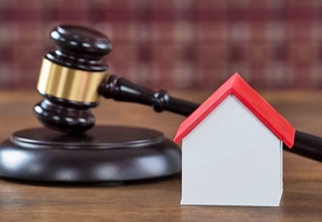 В центре Лиды через аукцион продаются здания и земельные участки: лоты с начальной ценой 387559 и 183530 рублей