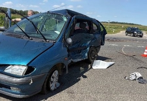 На трассе М6 произошло столкновение автомобилей Renault и ВИС