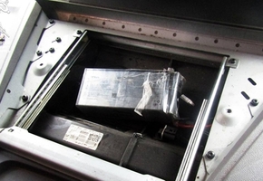 В п/п Бенякони задержан литовский тягач, белорусский водитель которого пытался тайно провести незадекларированный товар