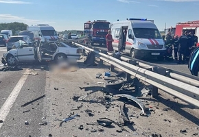 На трассе М6 произошло лобовое ДТП. Погибли женщина и маленький ребёнок