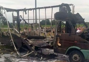 В Лиде загорелся грузовой автомобиль Iveco. От пожара также получил повреждения находившийся рядом Volkswagen