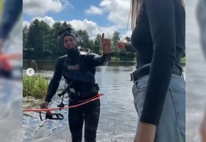 Водолазы из Лиды нашли в Немане обручальное кольцо, которое жених потерял в день свадьбы