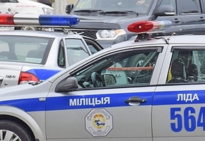 Под Лидой пьяный угонщик не справился с управлением, застрял в сугробе и попался на глаза инспекторам ГАИ