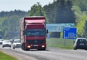 С 25 августа по 5 сентября водители должны ездить с включенным ближним светом фар