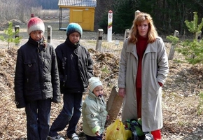 Москвичка с тремя чернокожими детьми пыталась пересечь границу