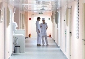 В Лиде прошёл суд над врачом местной сельской больницы, которая брала взятки за оформление «больничных»