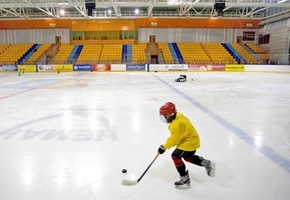 «Лидская ДЮСШ по хоккею с шайбой» проводит набор детей для тренировок. Занятия проводятся бесплатно