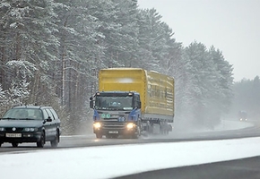 Около 250 единиц спецтехники расчищают дороги от снега в Гродненской области