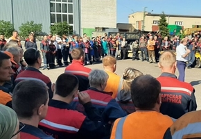 Руководство Локомотивного депо Лида вышло пообщаться с работниками