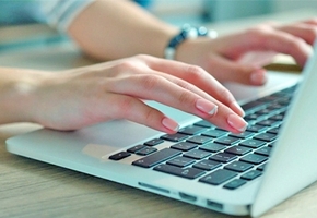 Лидчанка перевела мошенникам 435 рублей, когда думала, что покупает ёлку