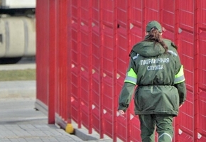 Россиянина могут лишить его авто из-за попытки скрыто провезти через п/п «Бенякони» 8 бутылок вина