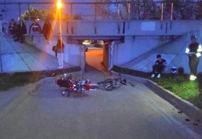 В Лиде мотоциклист наехал на велосипедиста. Оба получили травмы. Проводится проверка обстоятельств