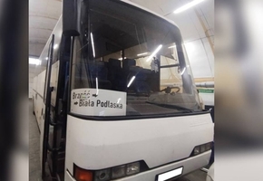 Польский водитель рейсового автобуса пытался провезти в тайнике 120 литров топлива