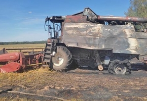 В Лидском районе в поле сгорел комбайн