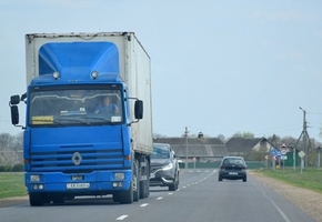 Видеофиксация, ремни безопасности, защитный тент. Пассажирских и грузовых перевозчиков обязали исполнять новые правила