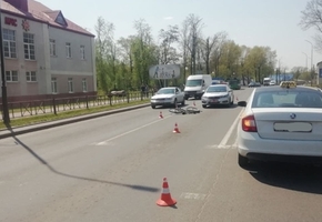 В Лиде подросток на велосипеде угодил под такси. Его госпитализировали в реанимацию