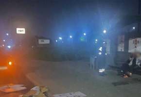 В Лиде пьяный молодой человек повредил автобусную остановку