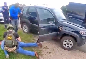 Директор и главный бухгалтер местной сельхозорганизации задержаны за получение взятки в 30000 рублей