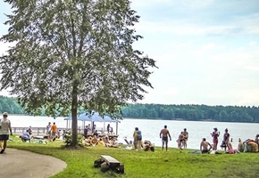 В популярном в регионе озере Свитязь обнаружили кишечную палочку. Теперь купание там запрещено