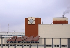 Часы на здании магазина «Дом торговли»