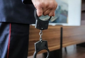 В Лиде пьяный местный житель украл из магазина алкоголь и избил женщину-кассира