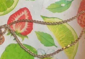 Женщина нашла в принятых в дар вещах забытые золотые украшения и присвоила их себе. Теперь ей грозит уголовное наказание