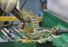 На стеклозаводе «Неман» создают символ 2026-ого года