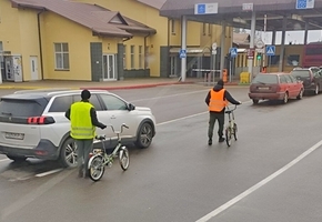 При пересечении литовской границы в п/п «Бенякони» и «Привалка» велосипедисты будут стоять в общей очереди с машинами