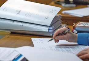 В Лиде сотрудники проверяющей организации задержаны за вымогательство и получение взятки