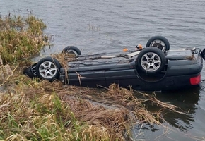 В Вороновском районе в результате ДТП Audi съехал в озеро и перевернулся. Водитель погиб