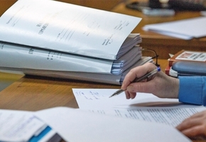 В Лиде женщина причинила своему знакомому кратковременное расстройство здоровья вазой по голове. За это её арестовали