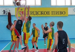 Новые встречи команд на турнире по баскетболу