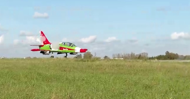 На авиабазе в Лиде курсанты Военной академии приступили к экзаменационным полетам на учебных L-39