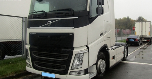 В п/п «Бенякони» задержаны литовские фуры, в баках которых вместо топлива перевозилось масло