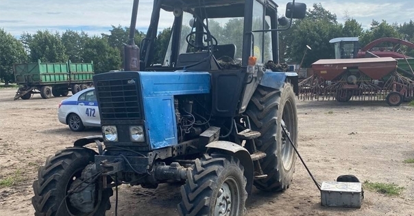 В Лидском районе перевернулся трактор с прицепом, перевозящий крупный рогатый скот