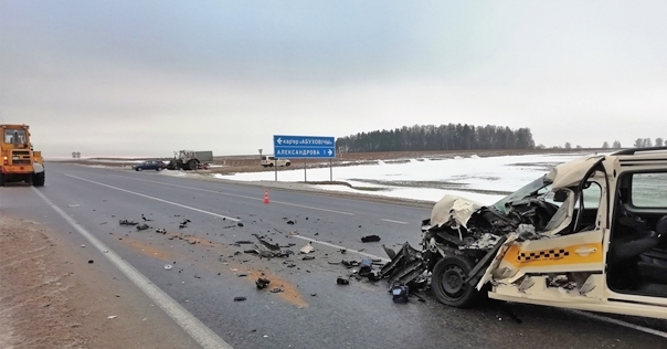 Ещё одно ДТП на М6 с участием погрузчика «Амкадор»: произошло попутное столкновение с такси