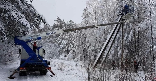 Последствия циклона «Ларс»: застрявшие машины, ДТП, деревни без света, в Гродно — снег по пояс, в Лиде — до 24-х см