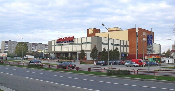Одеть ребенка в школу обойдется в этом году от 250 до 520 рублей. В Лиде школьная ярмарка уже работает у Дома торговли