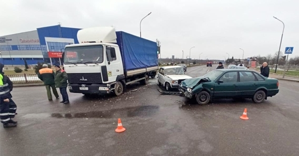 В Лиде в ДТП столкнулись три автомобиля. Есть пострадавшие