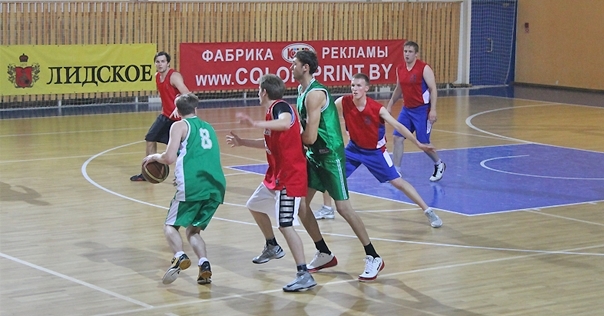 Новые встречи команд на турнире по баскетболу