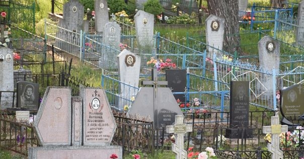 В Лиде в день Радуницы изменятся маршруты автобусов и появятся дополнительные рейсы