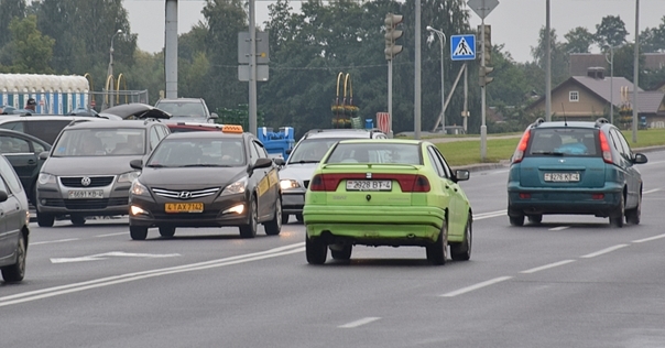 Неизвестный царапает в Лиде чужие машины