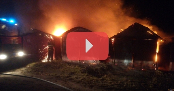 В Лиде ночью горели шесть гаражей