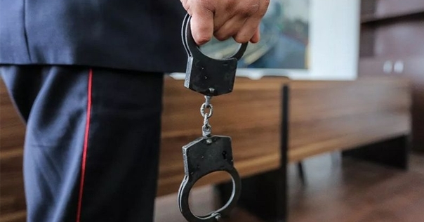 В Лиде пьяный мужчина разбил витрину ломбарда