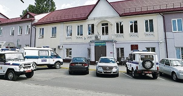 В Лиде 1 января пьяный мужчина ударил ногой автомобиль такси, а после сам позвонил в милицию с жалобой