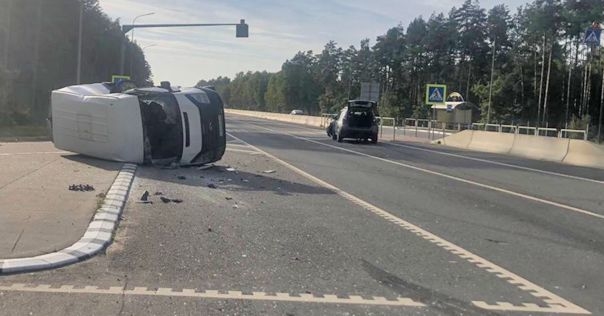 Странная авария с ездой по встречной полосе произошла на трассе М6. Пострадали два водителя и 15-летний ребёнок